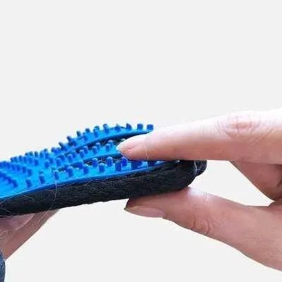 Pet Whisperer Grooming Glove - Finnigan's Play Pen